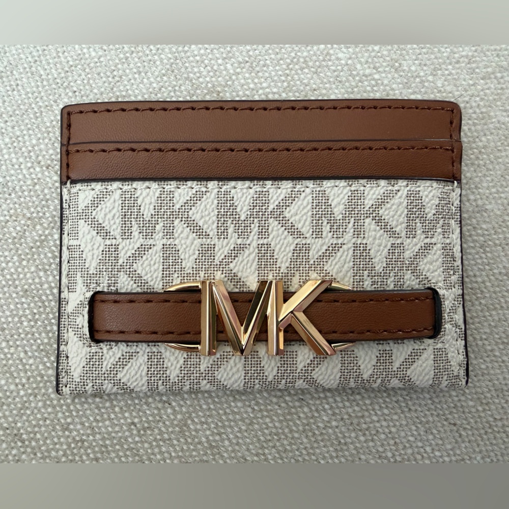 NWOT Michael Kors Reed Card Holder Wallet Tan and Cream Leather Interior